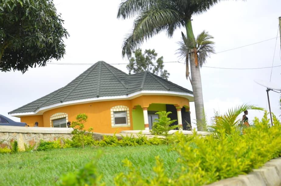 Karobwa Summit View Hotel Fort Portal Exterior photo