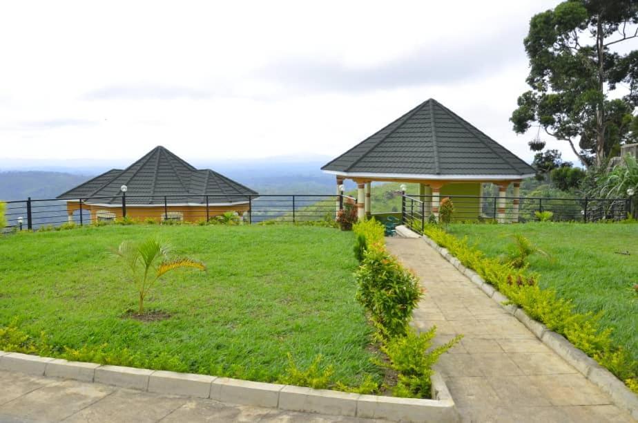 Karobwa Summit View Hotel Fort Portal Exterior photo