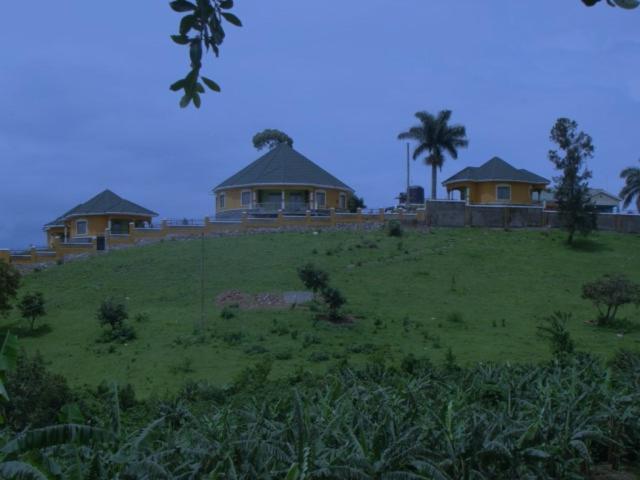 Karobwa Summit View Hotel Fort Portal Exterior photo