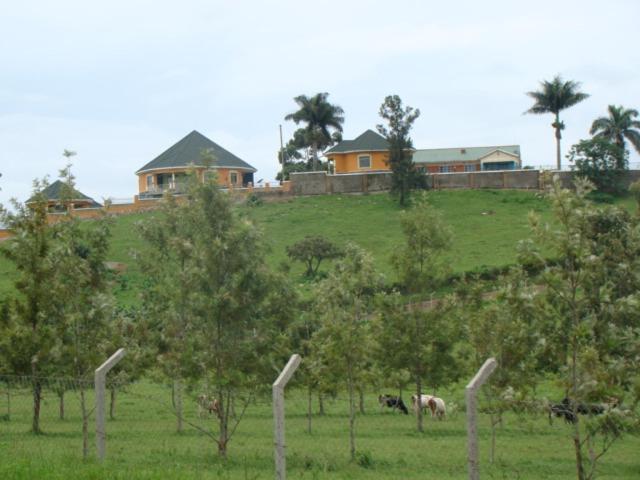 Karobwa Summit View Hotel Fort Portal Exterior photo