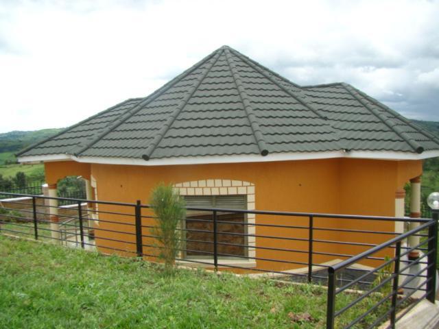 Karobwa Summit View Hotel Fort Portal Exterior photo